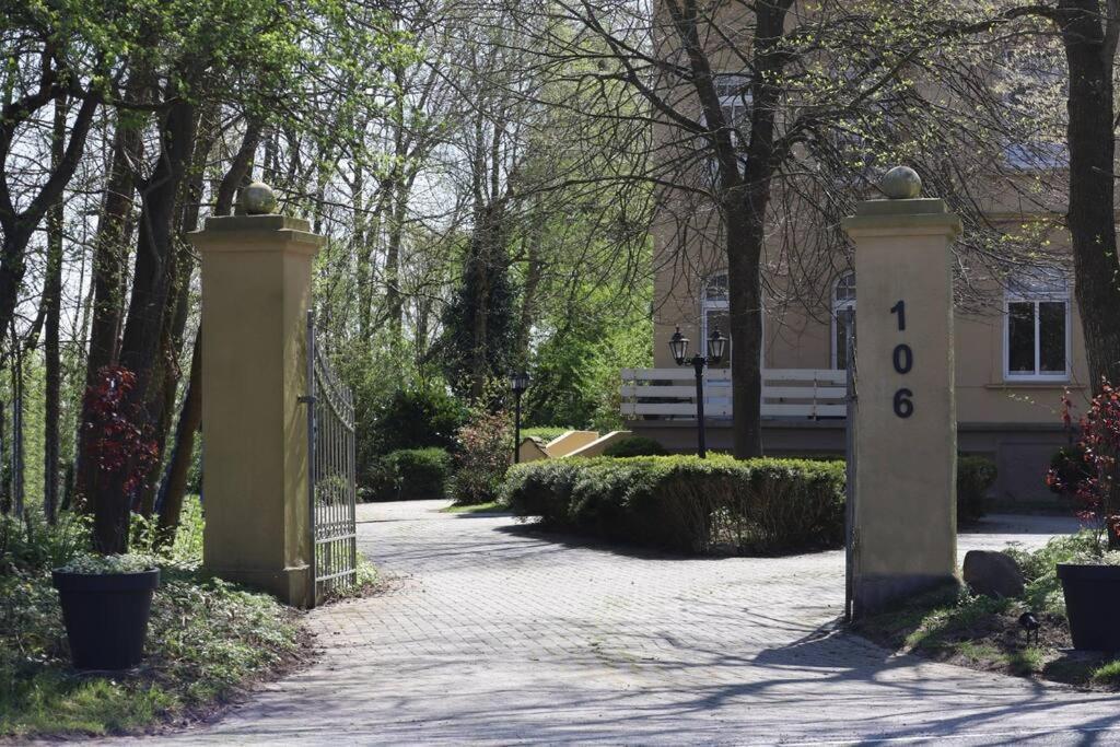 Emily'S Deichbude In Einer Historischen Villa In Dornumersiel Zewnętrze zdjęcie